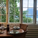 Swiss Apartment *